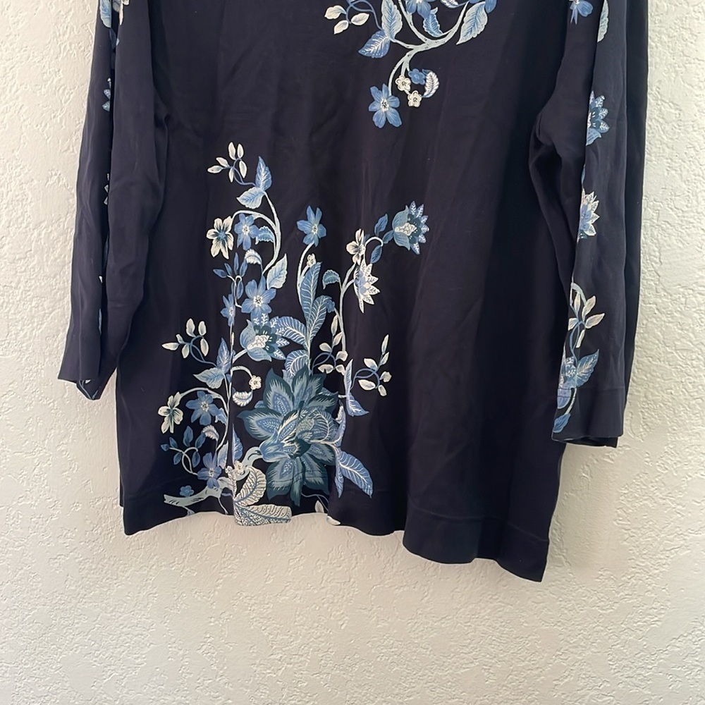 Chico’s V neck Navy Blue shirt size XXL - Picture 5 of 9